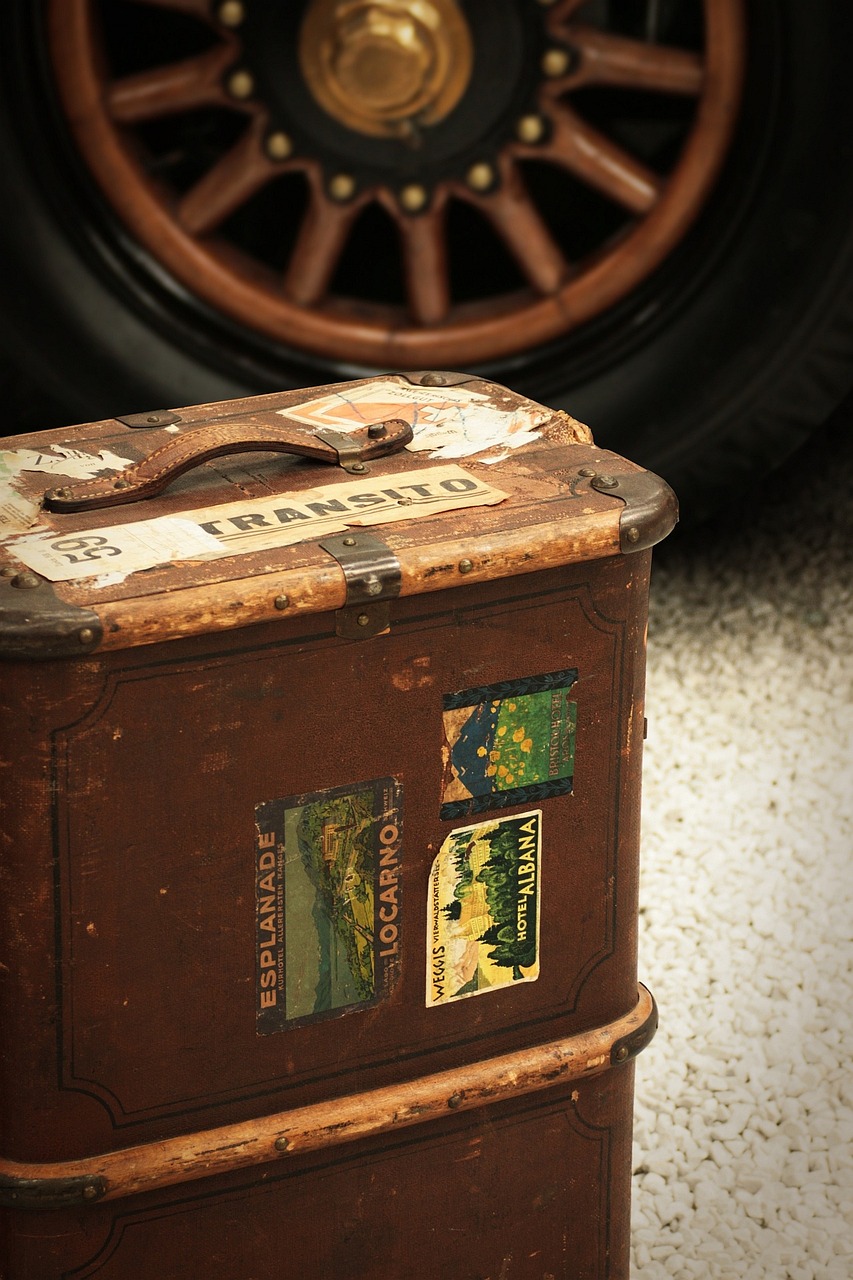 suitcase, travel, retro, wheel, automobile, wood, brown, sticker, wagon wheel, spain, spokes, hub cap, overseas, old, consumes, repelled, scratch, worn